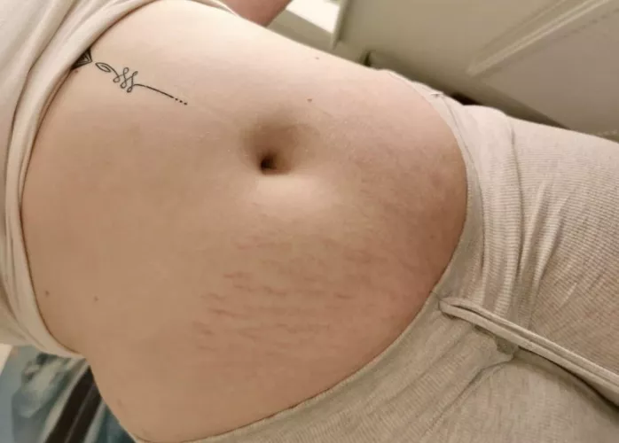 I think my new tats look so good 😊 ☺️ 😉. Ufff I’m sure my belly should always be full and well stuffed to make my stretch marks more bigger 🤤 😊 Don’t be shy to DM I don’t bite lol