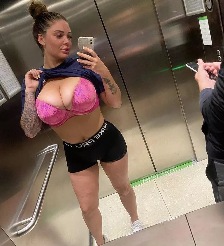 I think the guy in the elevator with me liked it 😏 I think the guy in the elevator with me liked it 😏