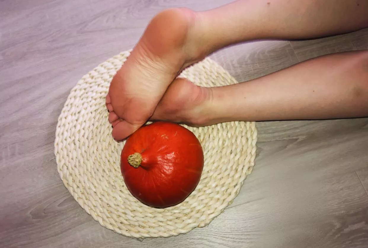 I think this orange color suits my feet! what do you think fits my feet - maybe you? ??