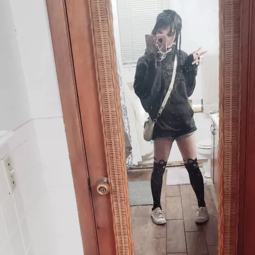 I tied my hair today and it feels alot better, hope everyone has a good weekend β€ I tied my hair today and it feels alot better, hope everyone has a good weekend β€