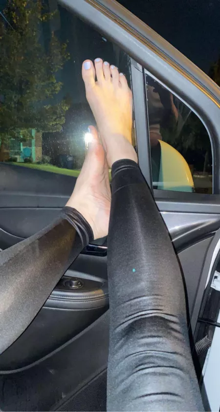 I took off the sweaty Birkenstock for you π₯΅