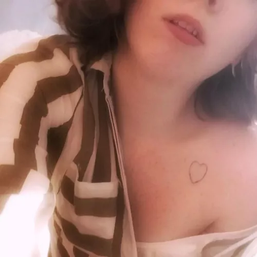 I took some sexy selfies during my 1970s shoot ;)