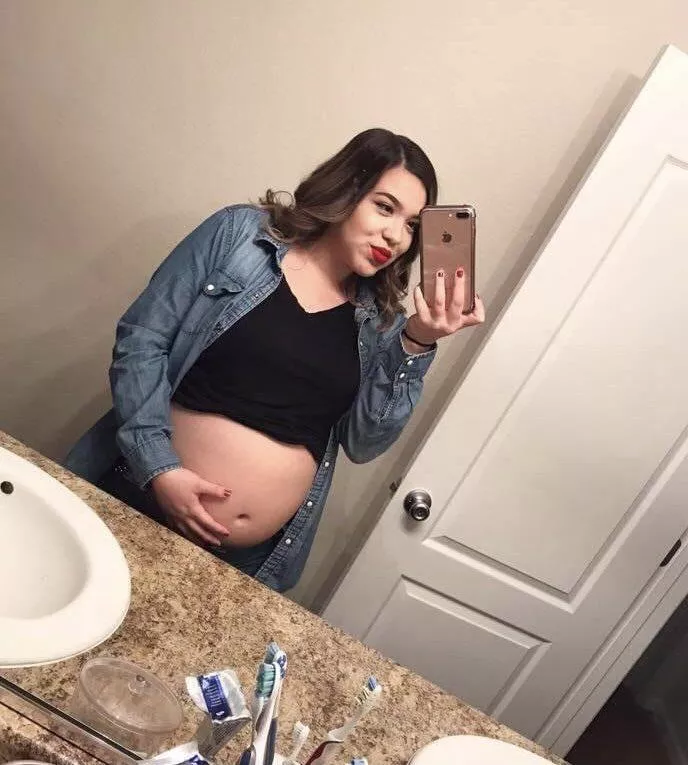 I took that deep creampie like a champ! lol 🥴🤷🏻‍♀️🤰🏻