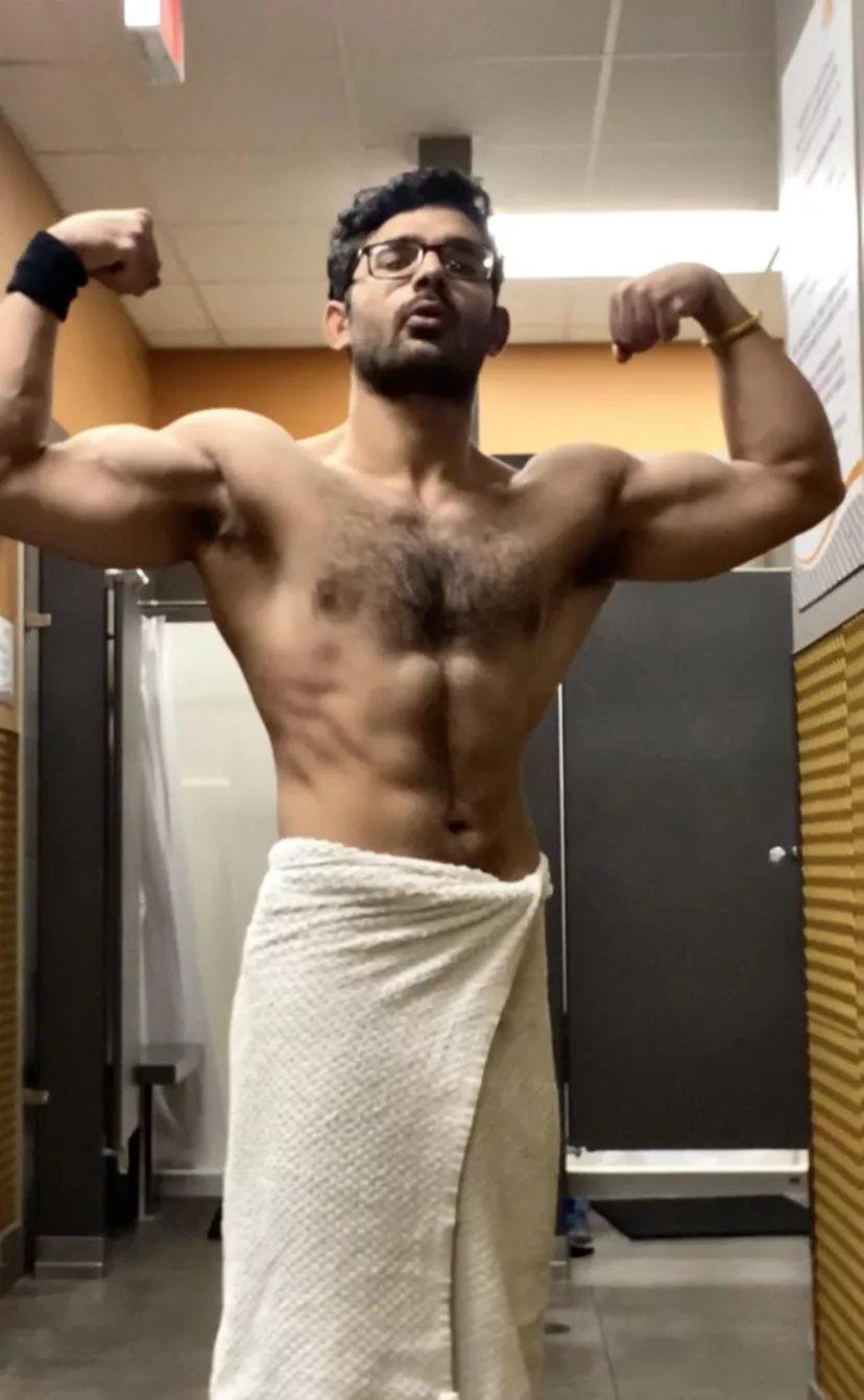 I tried but I don’t really know how to pose haha [M]