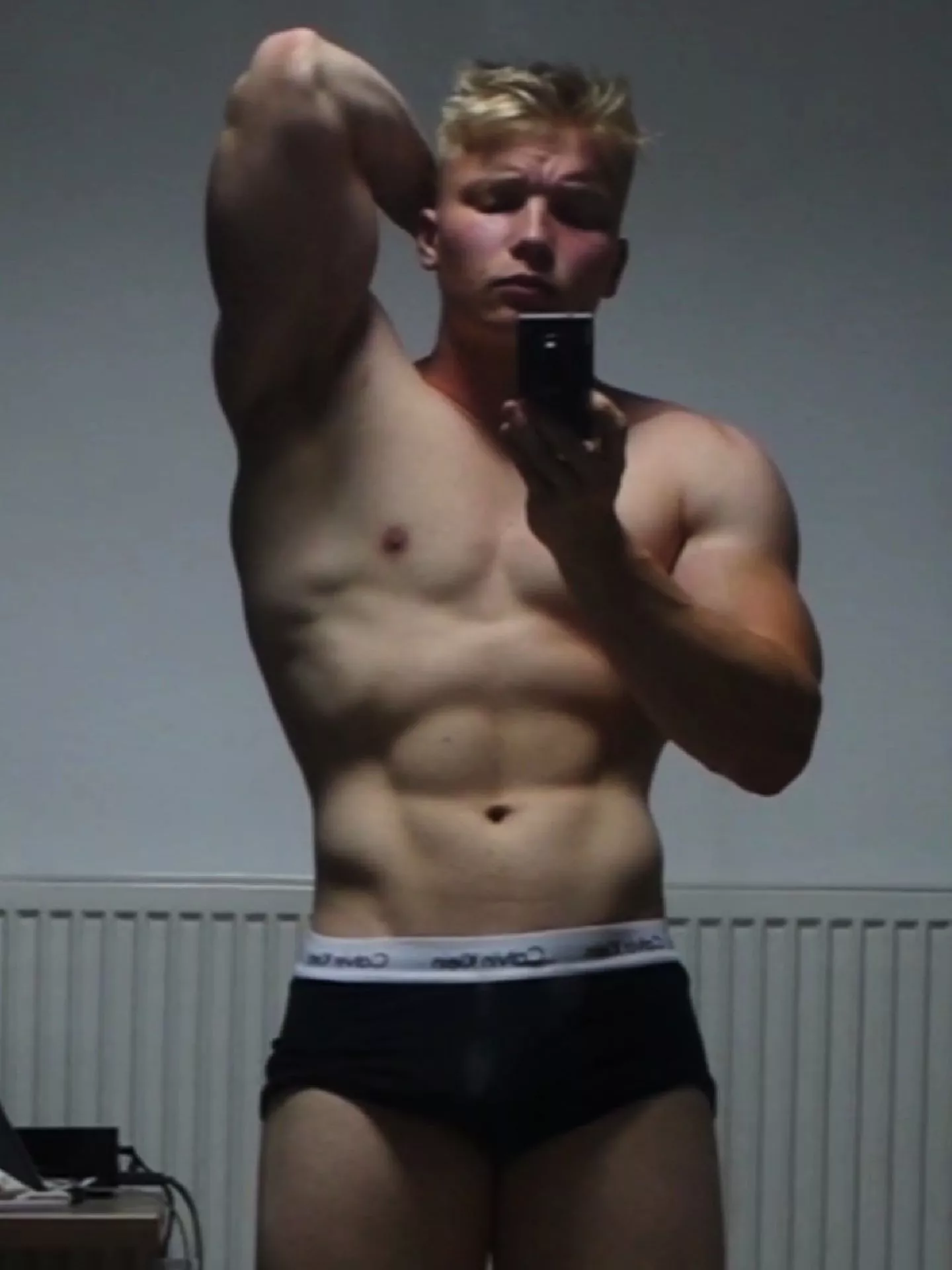 I try to Look sexy Here π
 I try to Look sexy Here π