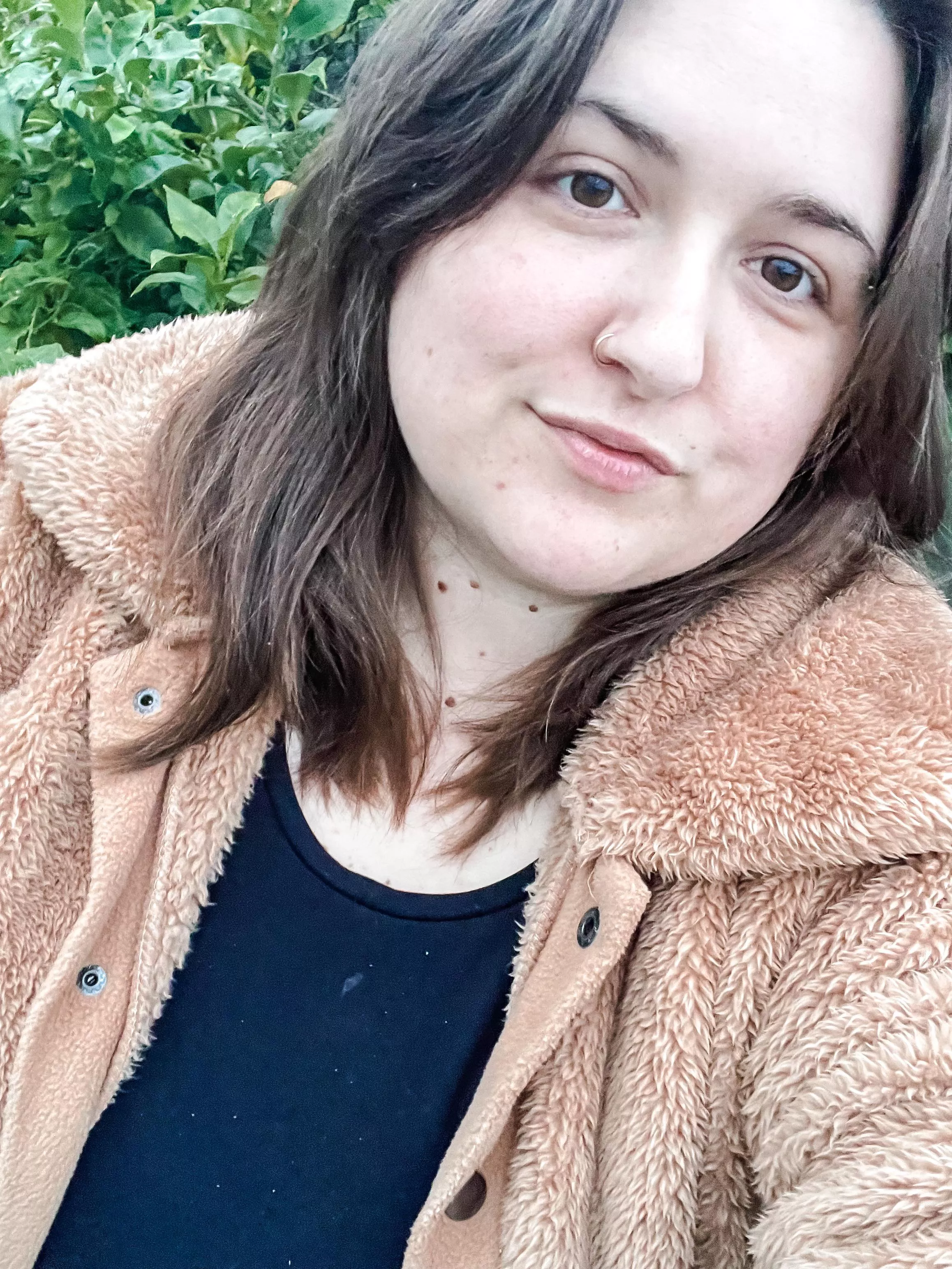 I used to feel self conscious not wearing makeup, but not anymore 🖤