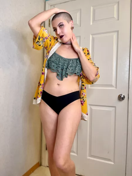 I usually donโt like yellow but I think I love this top! ๐ซ