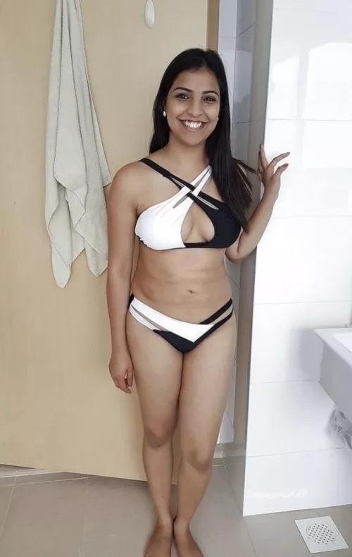 I wanna be a beach slut so bad i lowkey love the stares