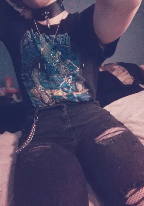 I wanna be your body pillow uwu I wanna be your body pillow uwu