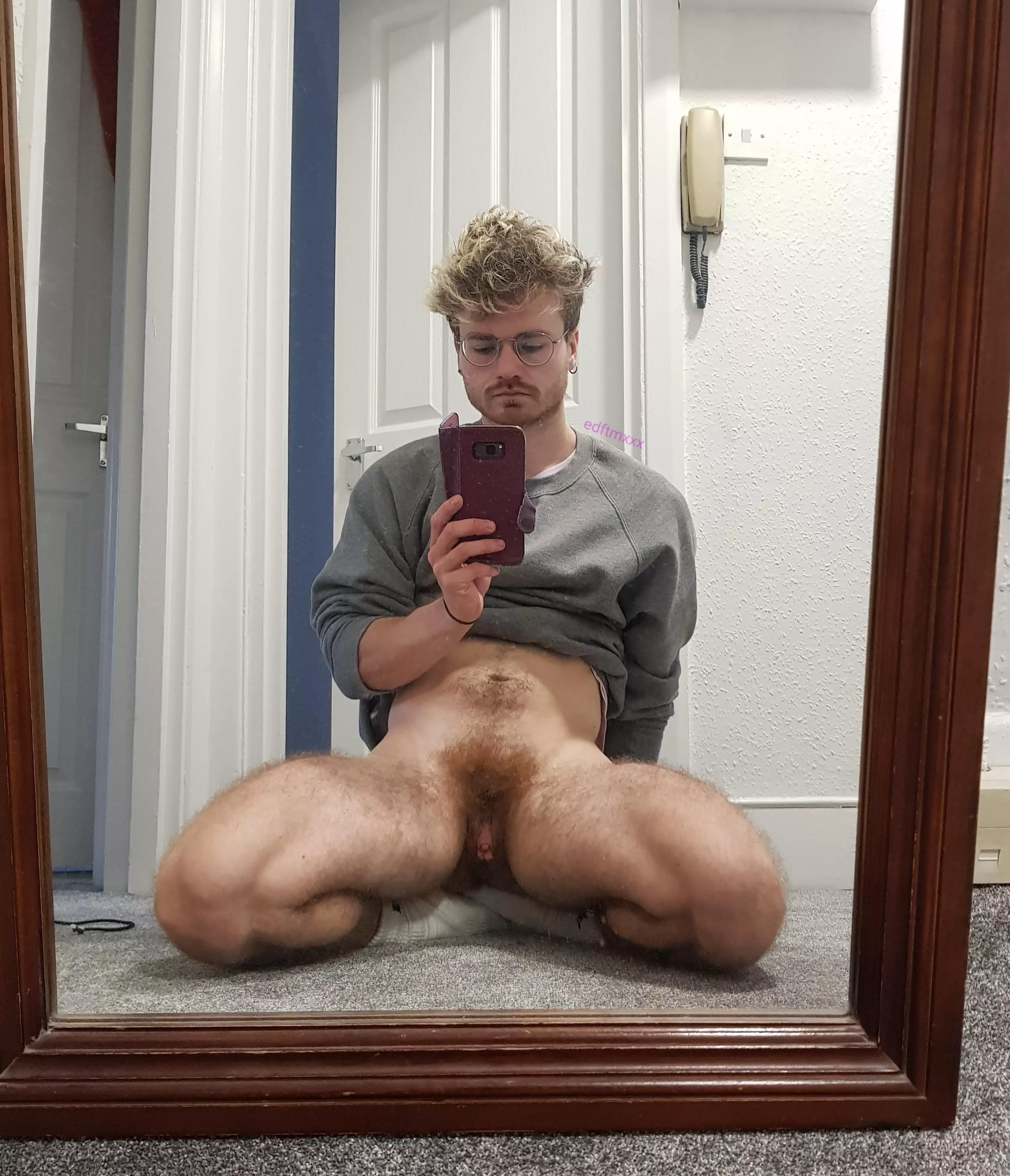I wanna crush your head between my thighsππ
 I wanna crush your head between my thighsππ
