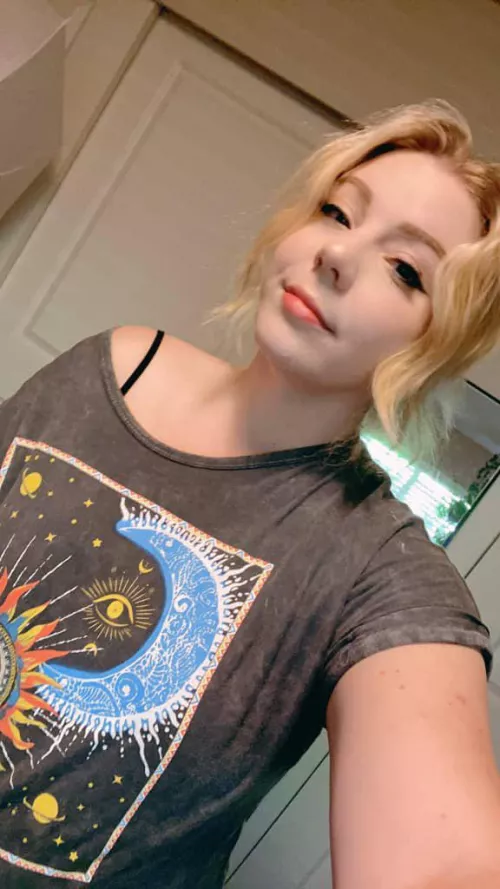 I wanna dress you like a skinny sissy, it's really much better this way I wanna dress you like a skinny sissy, it's really much better this way