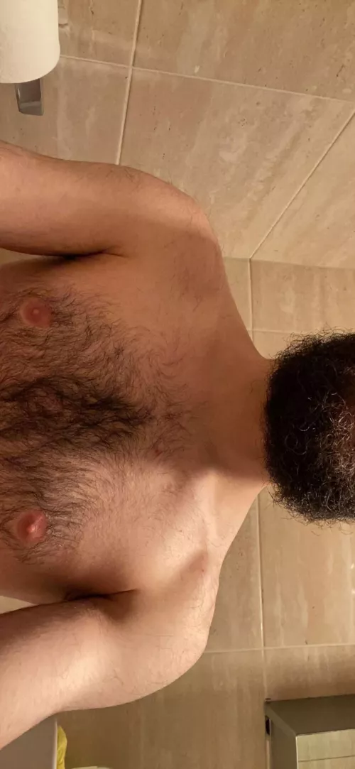 I wanna feel another guys hairy body rub against mine 🤤 who’s down?