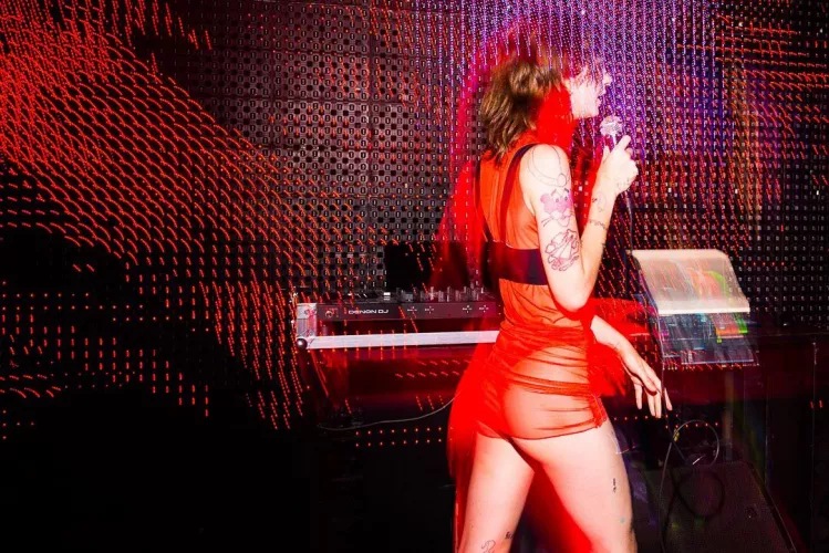 I wanna fuck in a show