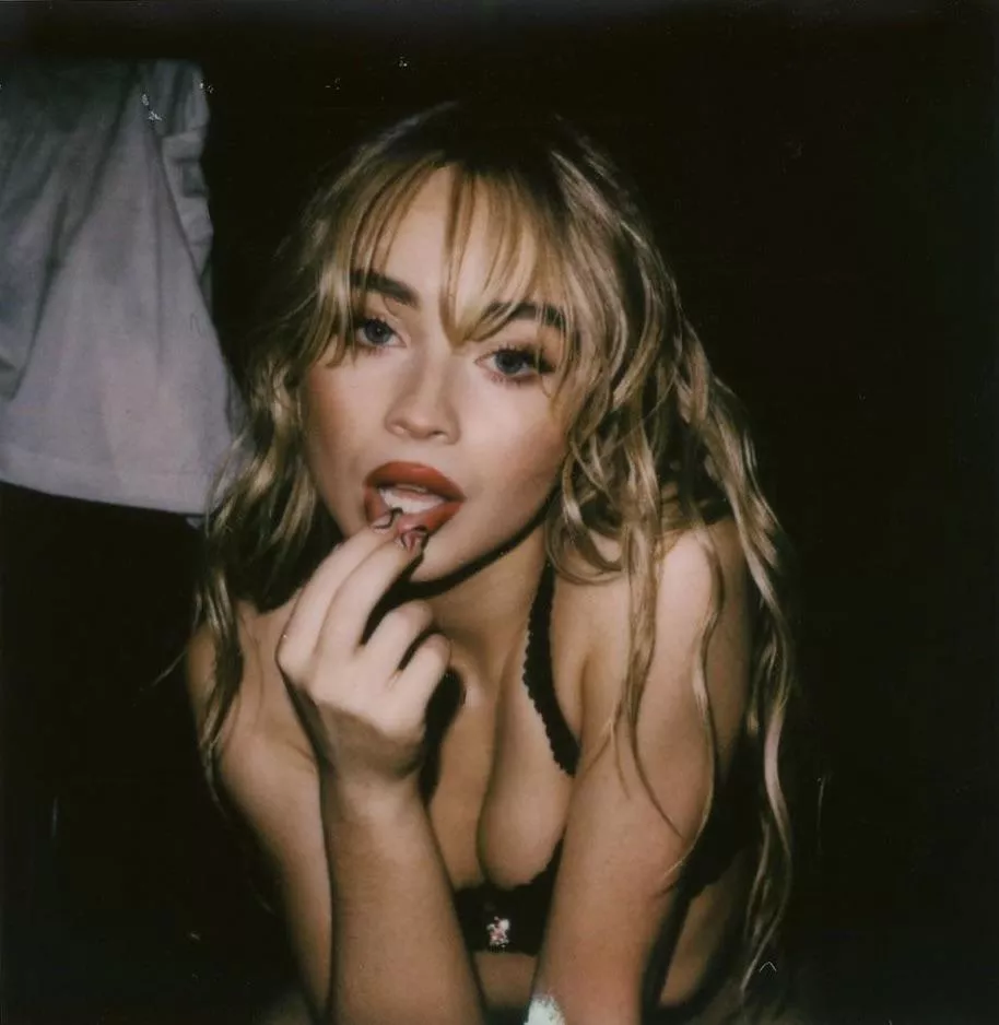 I wanna get so bi for Sabrina Carpenter I wanna get so bi for Sabrina Carpenter