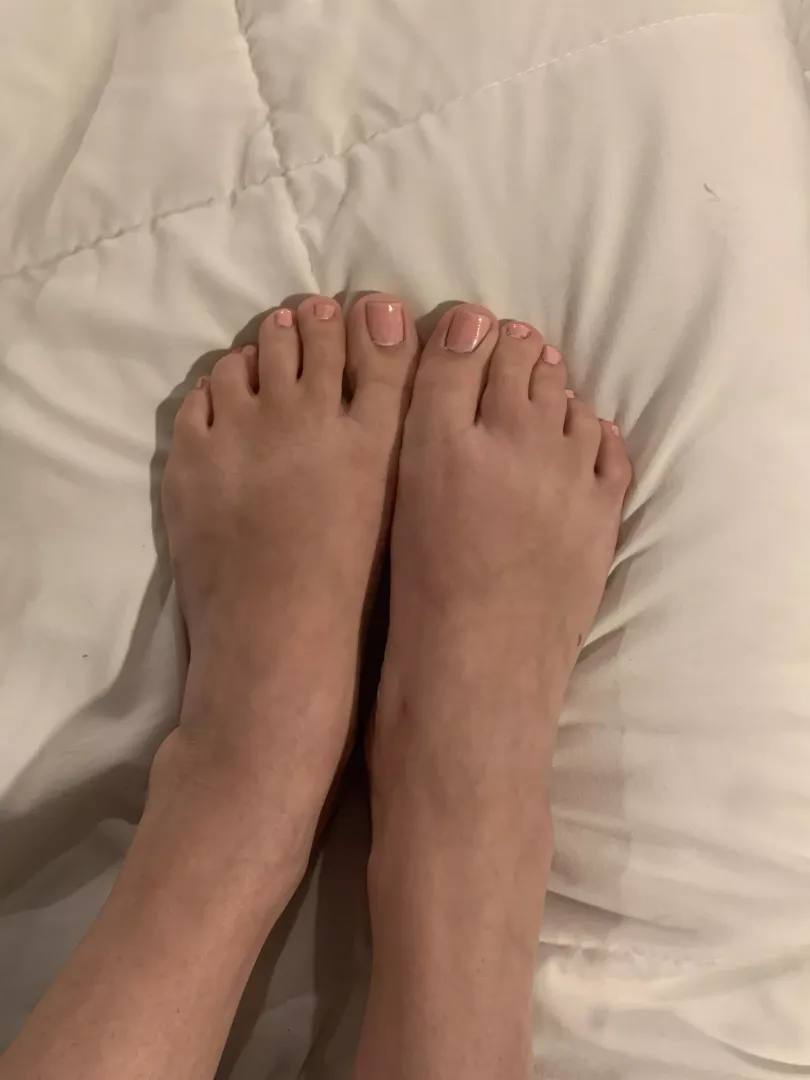 I wanna put these pretty pink toes in your mouth