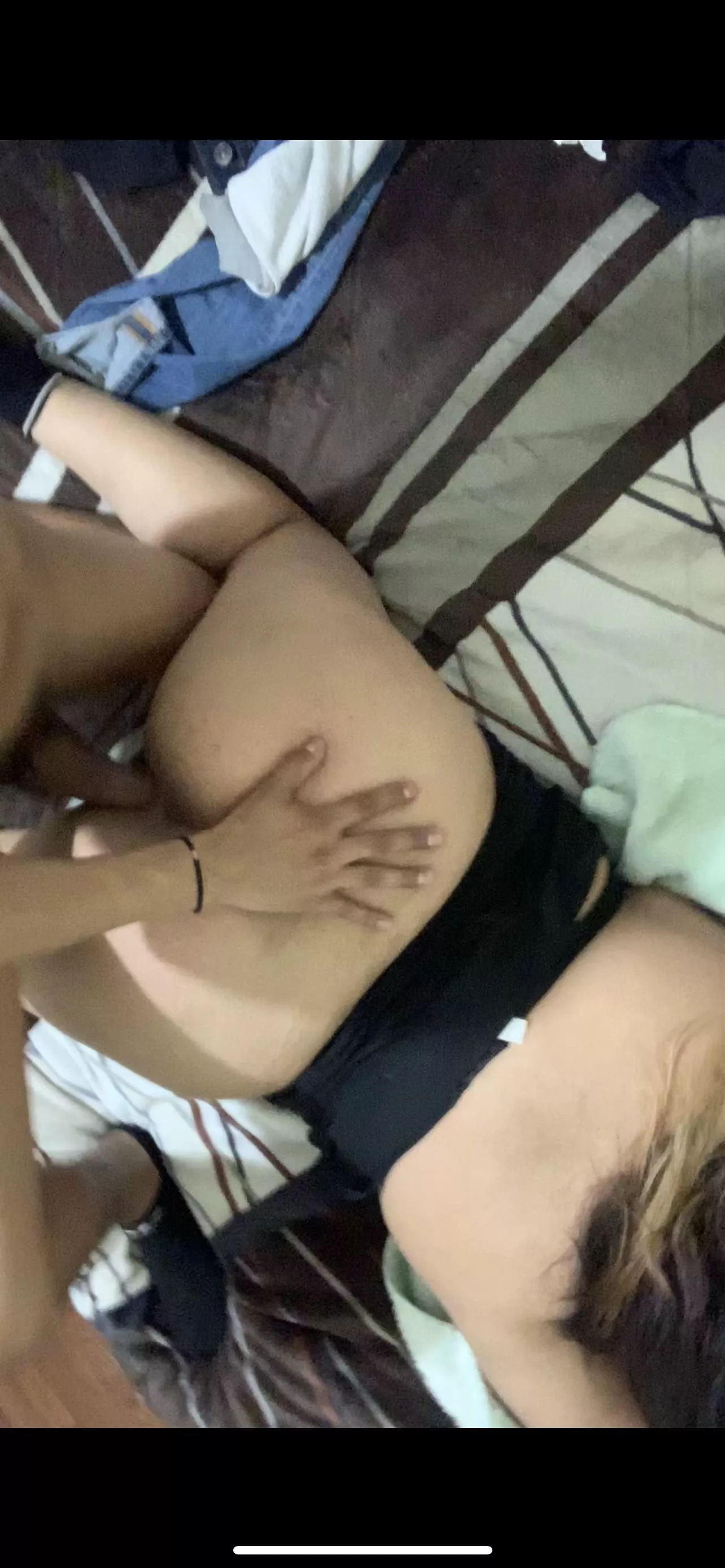 I wanna see my wife sucking someone else’s cock while somebody else fucks her as I stroke my cock ❤️