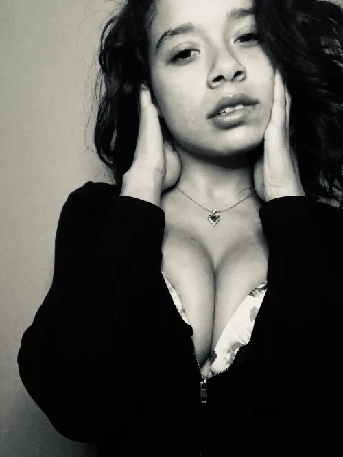 I wanna show you all the things I’m thinking about that’s making me bite my lip like this