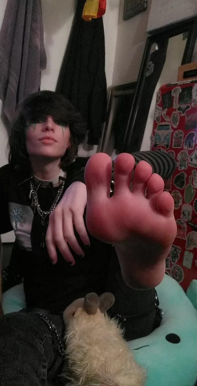 I wanna step on a whole town.