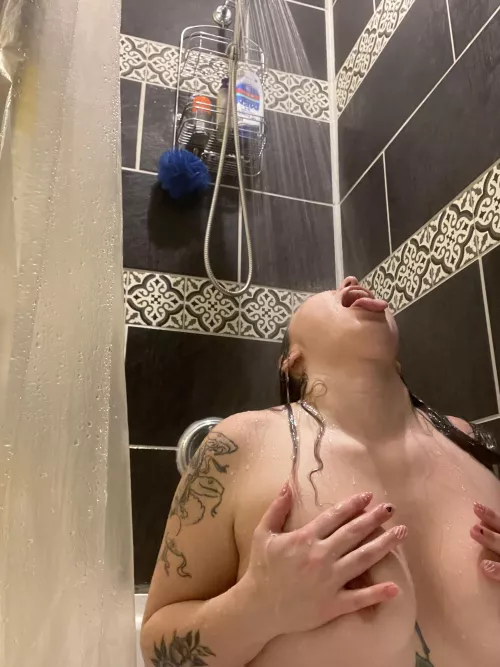 I Wanna suck someone off in the shower😛 I Wanna suck someone off in the shower😛