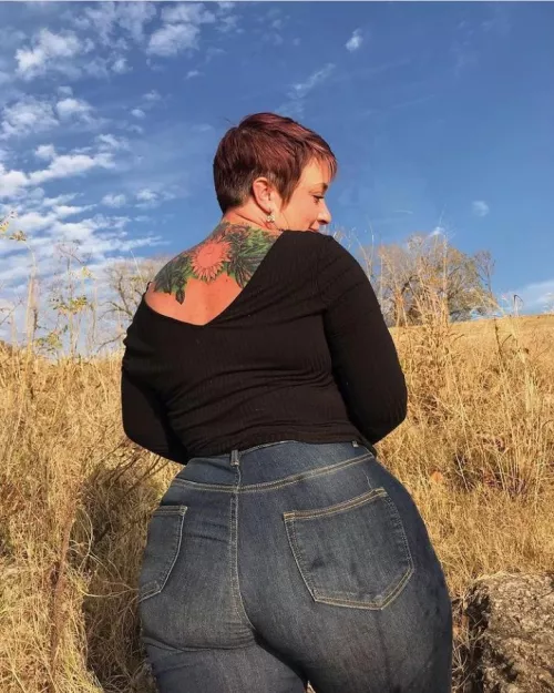 I want my fat ass to get used by a bul-...I mean I want to offer my fat ass up to protect him💋🍑