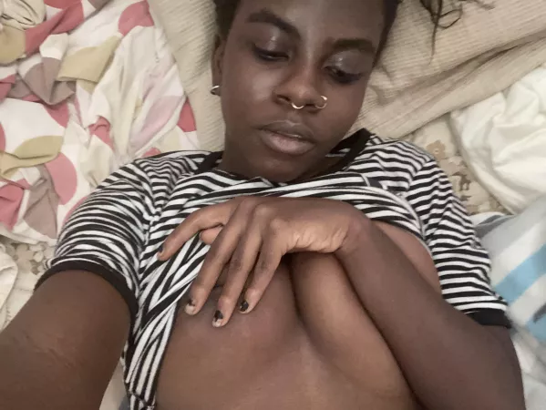 I want my nails done 🖤