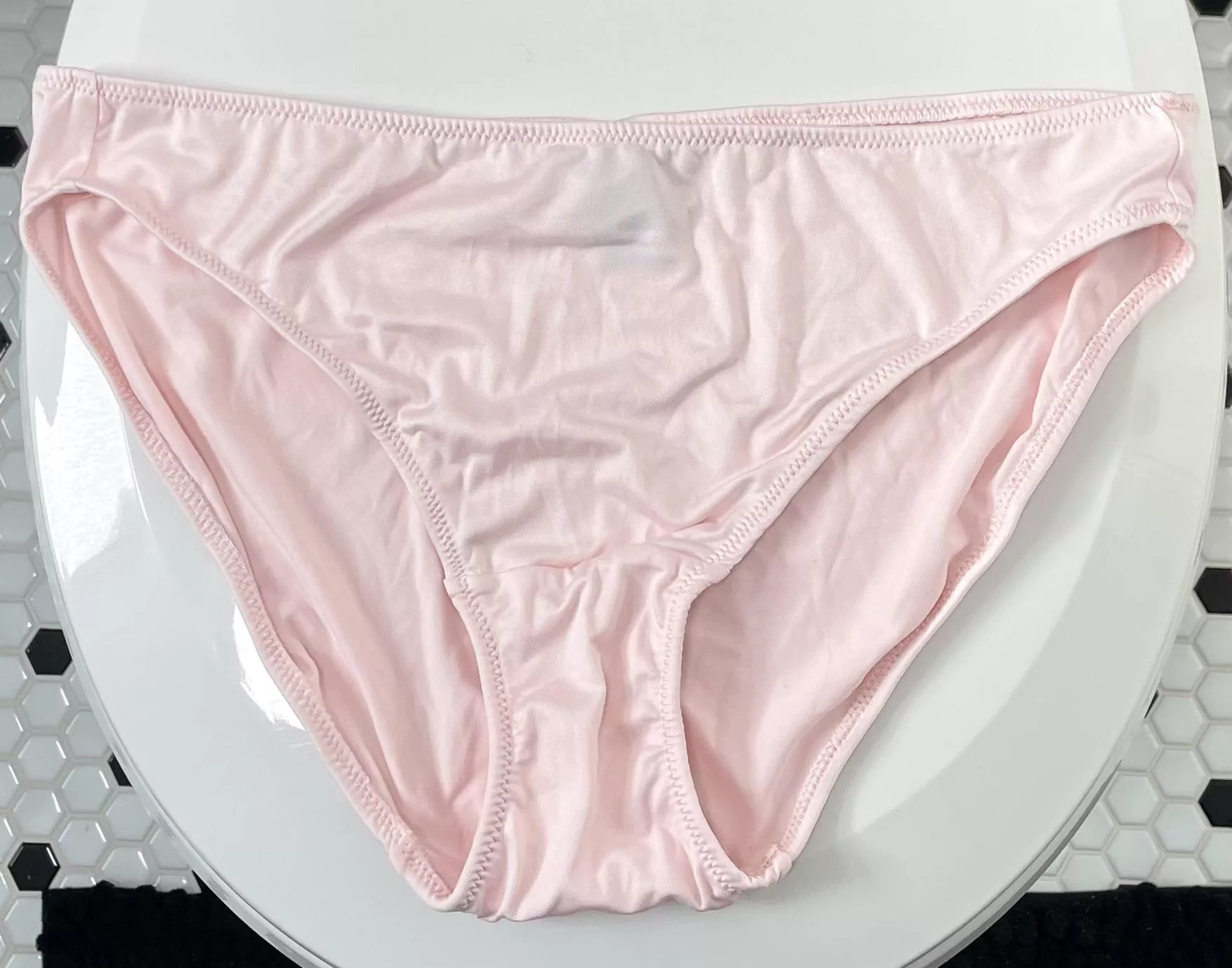 I want someone to spunk all over my aunts panties