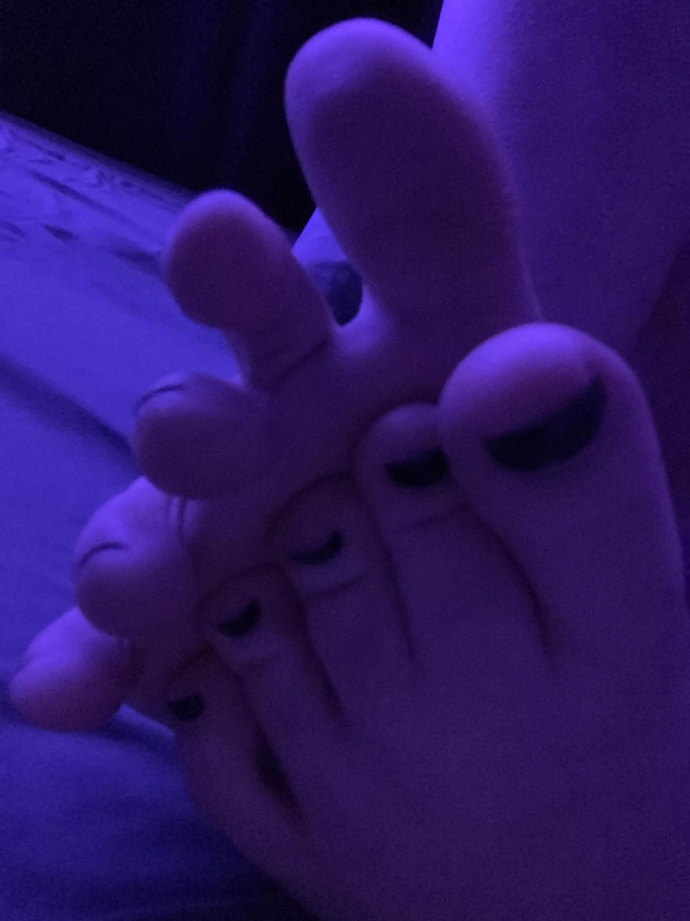 I want someoneβs tongue between my toesβ¦ π₯Ί I want someoneβs tongue between my toesβ¦ π₯Ί