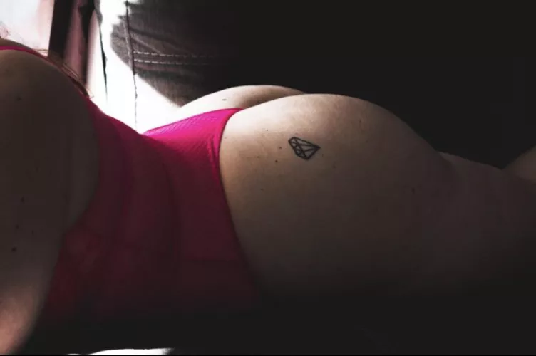 I want that type of romance where you hold hands when he’s eating your 🍑 too much too ask??