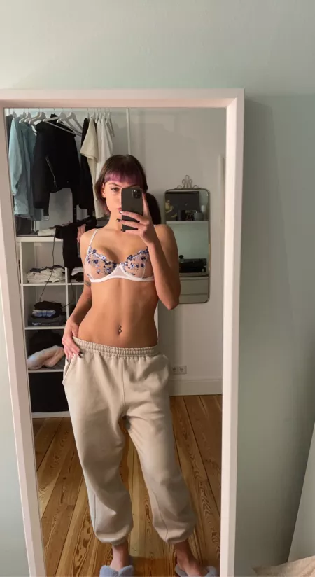 I want to fuck one lucky Redditor. Who wants to be the one? 😇 I want to fuck one lucky Redditor. Who wants to be the one? 😇