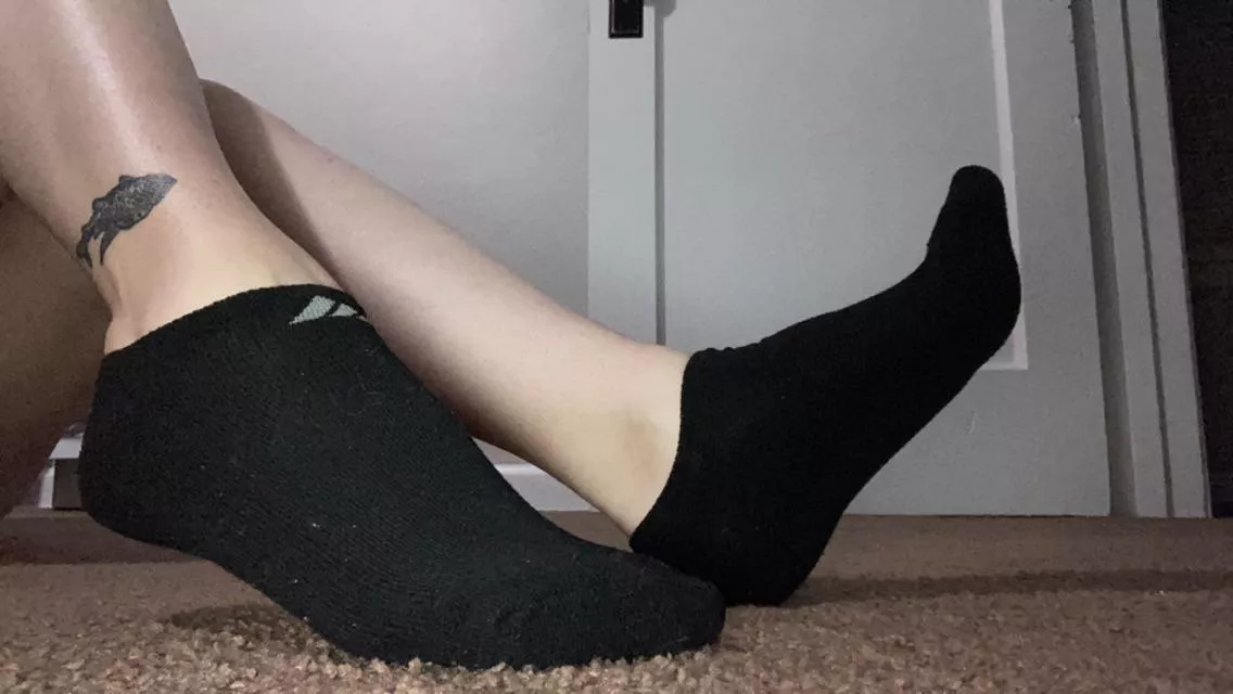 I want to give you all a pair of my cute little socks. 🥺💕