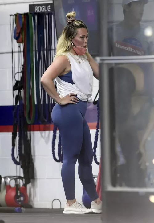 I want to pin Hilary duff against the wall and hump her ass in these leggings I want to pin Hilary duff against the wall and hump her ass in these leggings