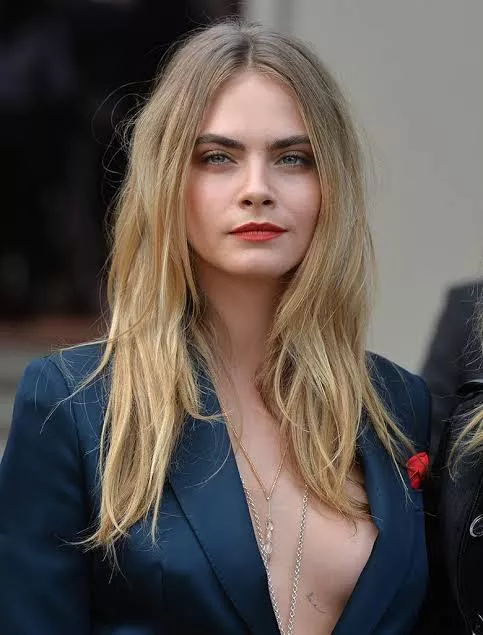 I want to sext with Cara and give her a big New Year’s load! I want to sext with Cara and give her a big New Year’s load!