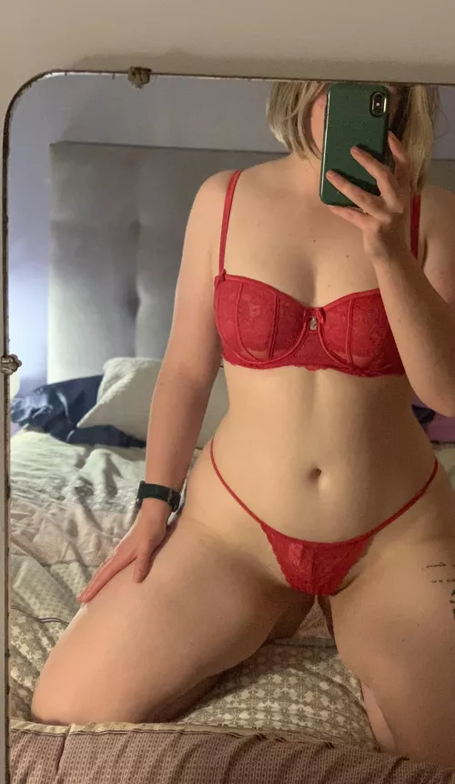 I want to sit on someone’s (f)ace👀