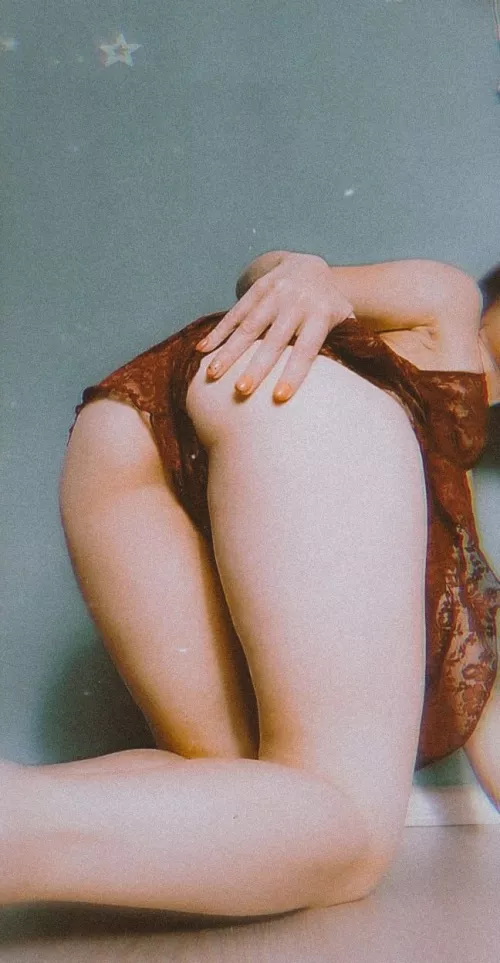 I want to take my panties off, showing you my horny pussy.π₯π Do you like fucking me in the doggie position? ππ link in the comments