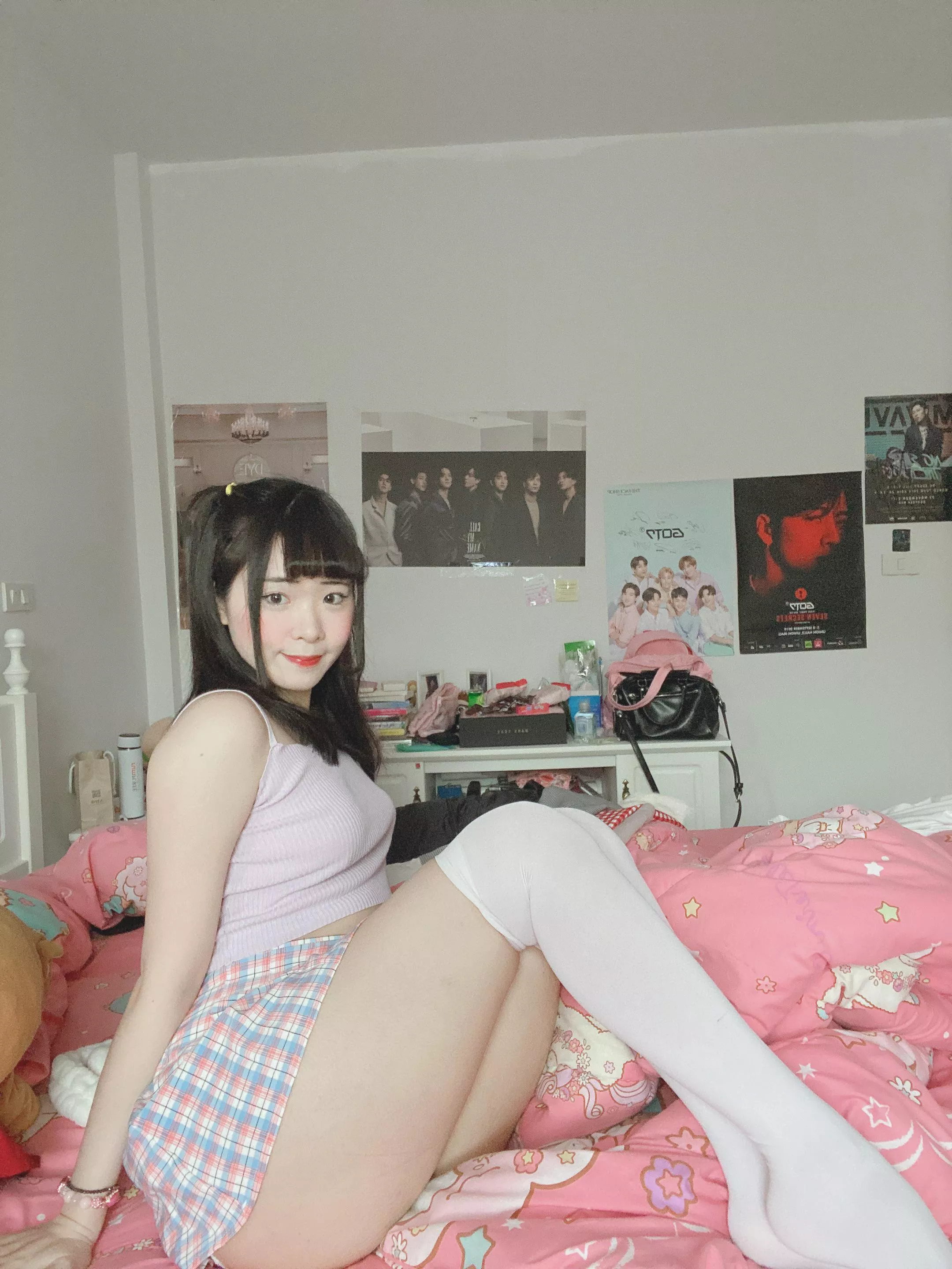 i want you to lay on my thigh?