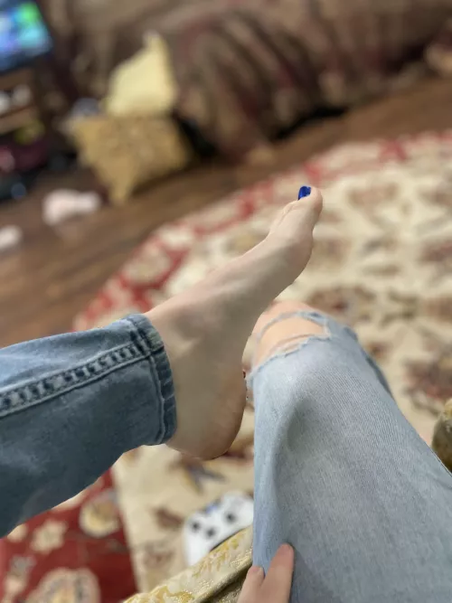 I want you to lick my feet in public so everyone knows youβre mine!