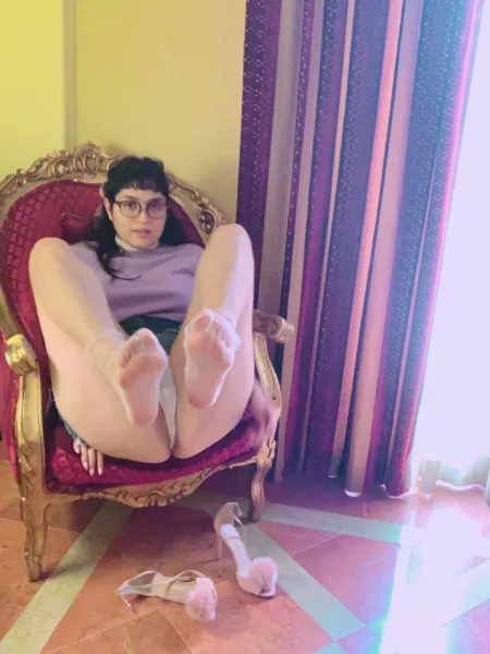 I want you to massage my feet before youβre allowed to enter me hehe