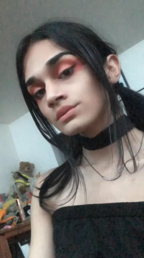 i wanted to post another pic of me because everyone is so nice 🥺