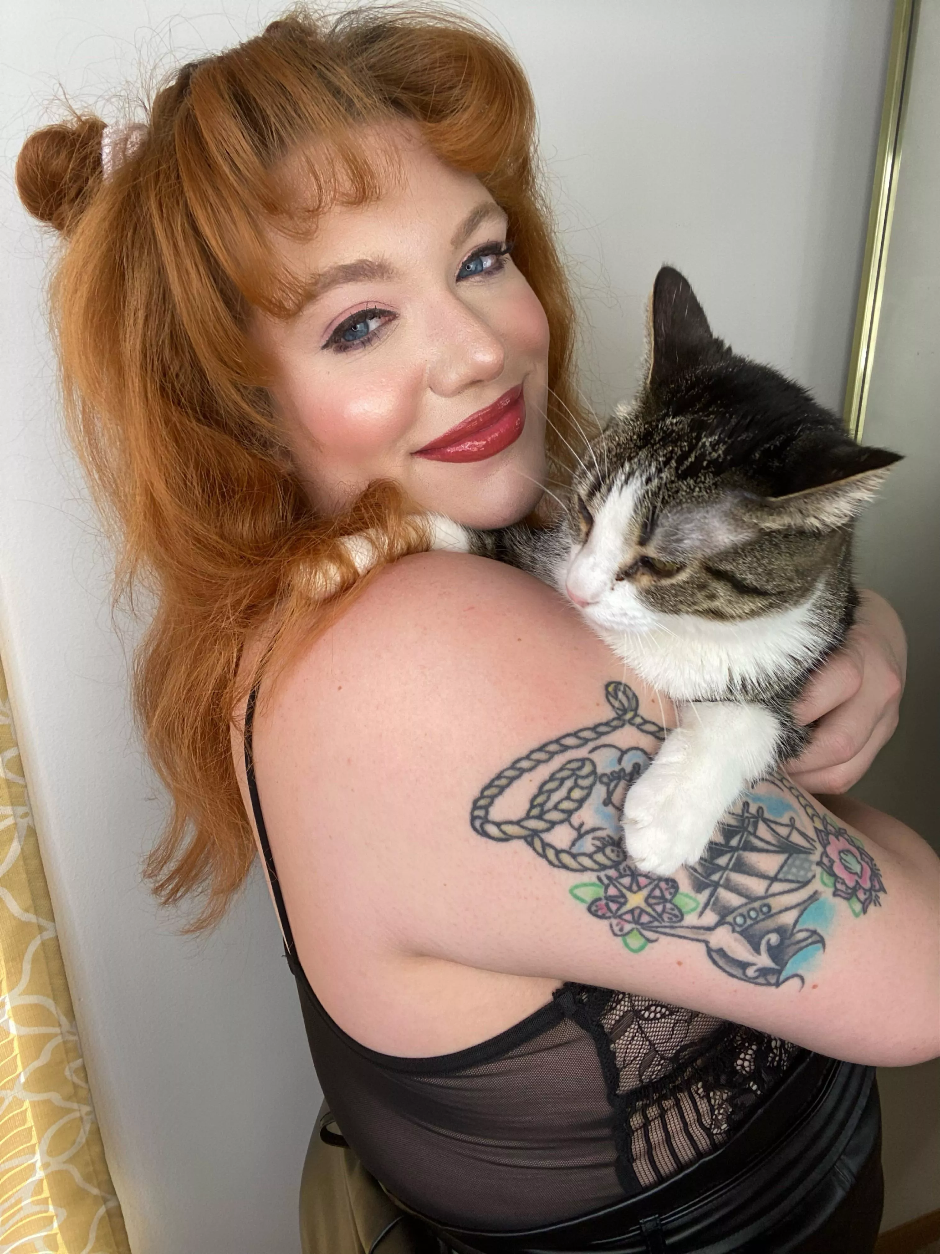 I wanted to show you my pussy but in a SFW way 🥺