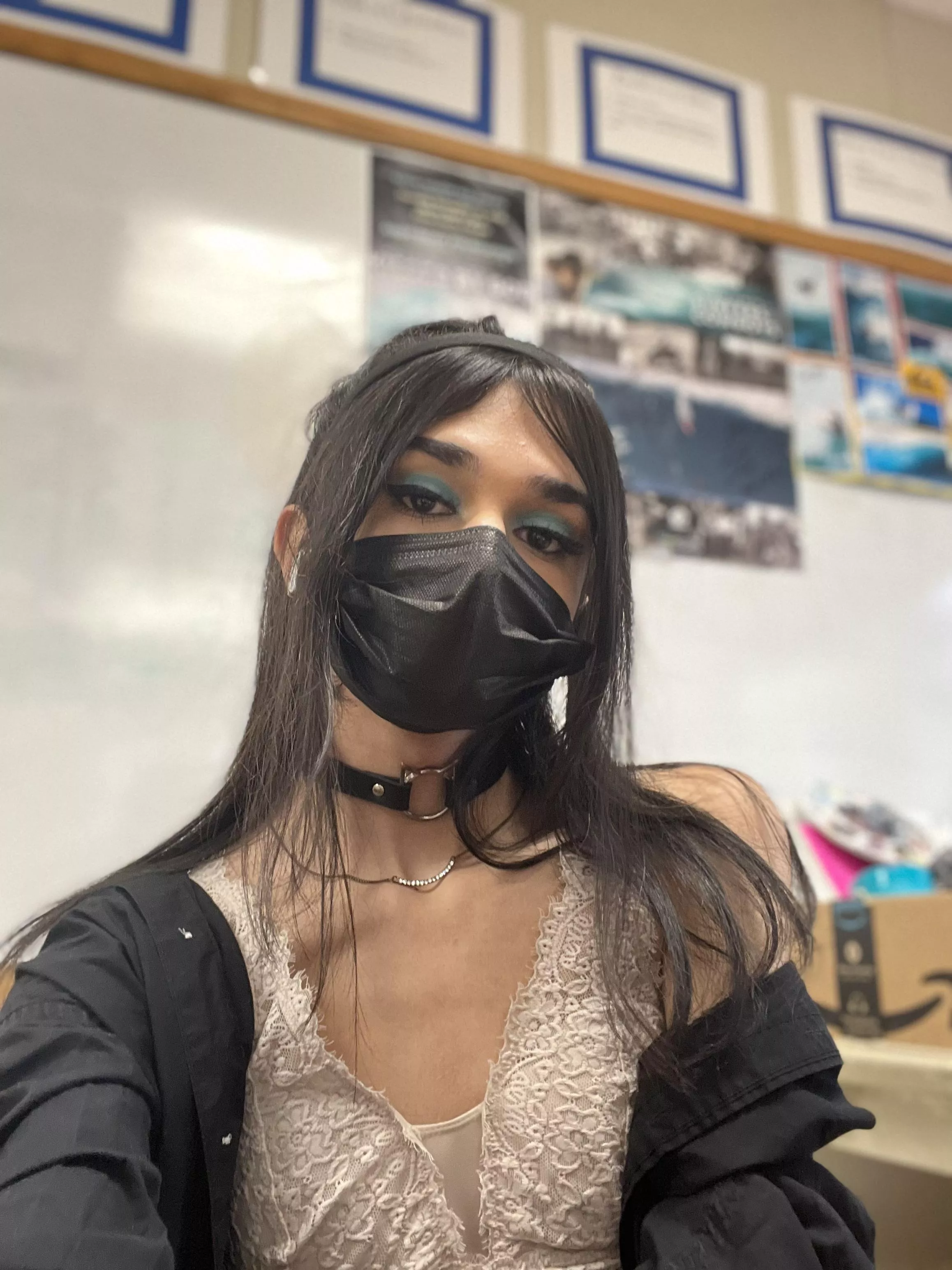 i wanted to try some blue eyeshadow today