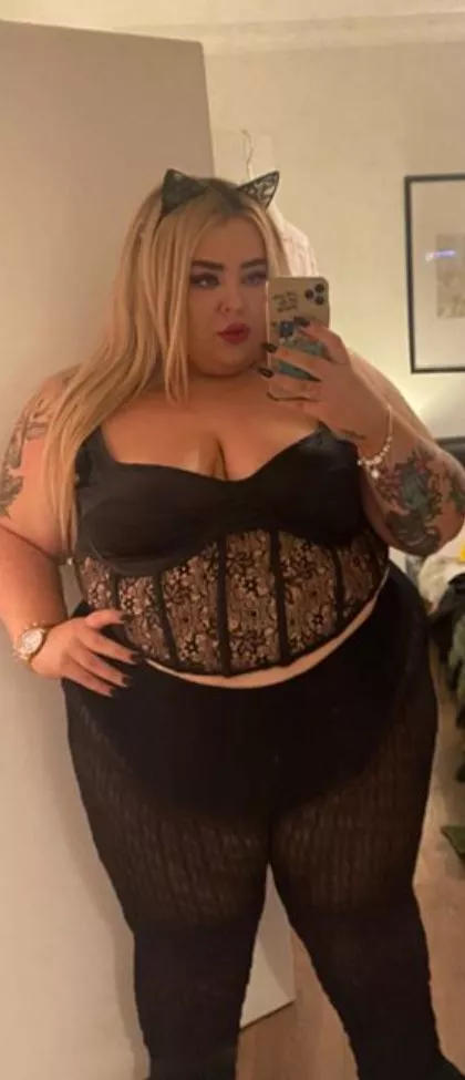 I was at a football match recently and loads of fans started singing who ate all the pies. I am proud of my curves 💍👑💎💎👑💎 I was at a football match recently and loads of fans started singing who ate all the pies. I am proud of my curves 💍👑💎💎👑💎