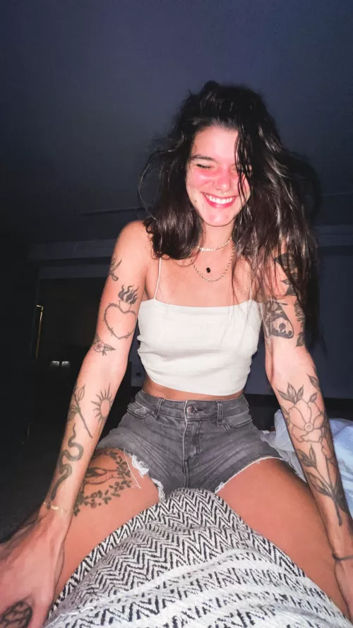 I was blushing cause I was sitting over my boyfriend! I get instantly horny when I do that. Do you like this photo? I was blushing cause I was sitting over my boyfriend! I get instantly horny when I do that. Do you like this photo?