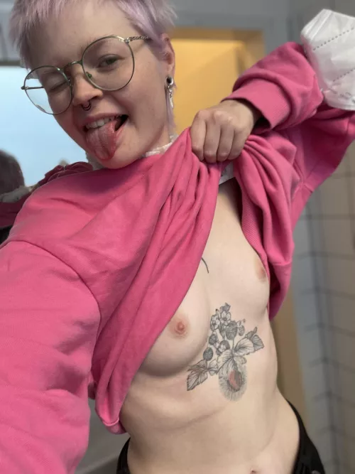 I was in the mood for some quick naughty pics at work today. Don't tell my coworkers.