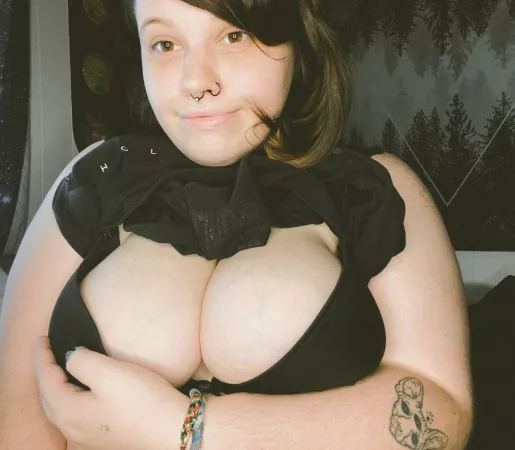 I wish bras didnβt exist tbh β€οΈ
