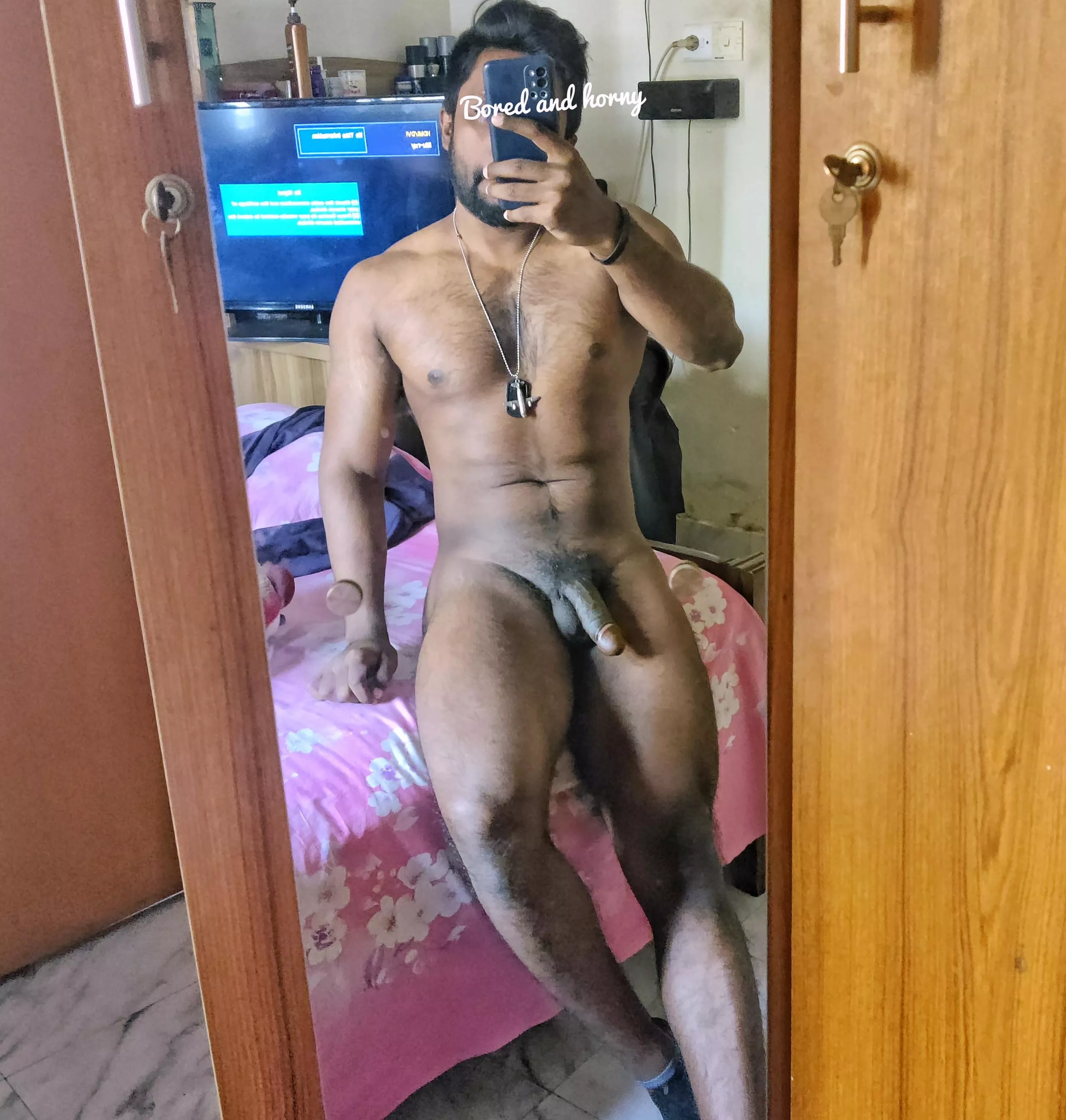 I wish I could chill at bar like this 🤣