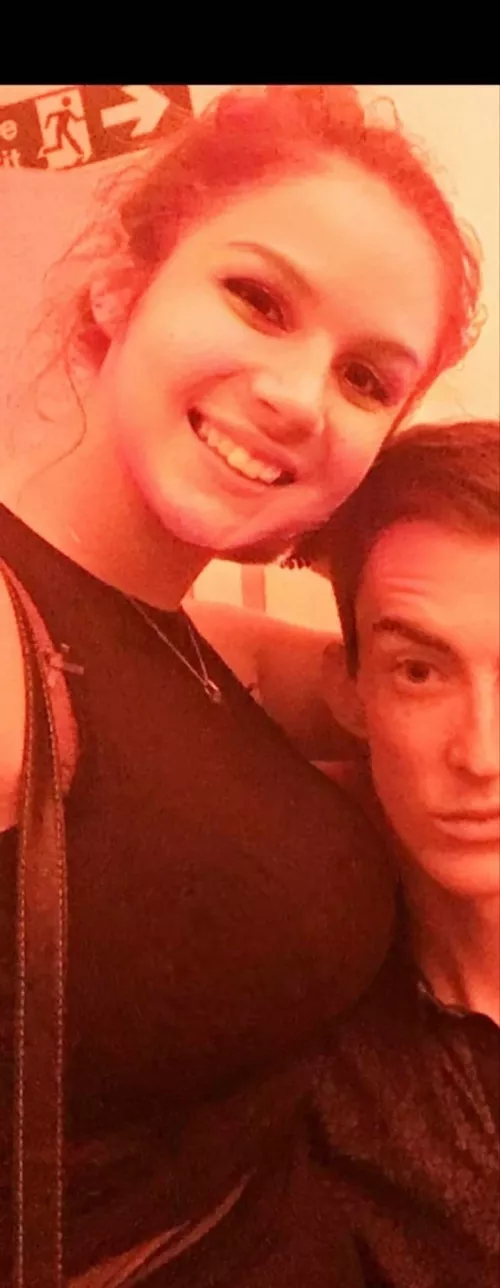 I wish I was that guy being so close to those big jugs!