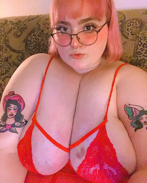 i wish someone was playing with my tits rn ):