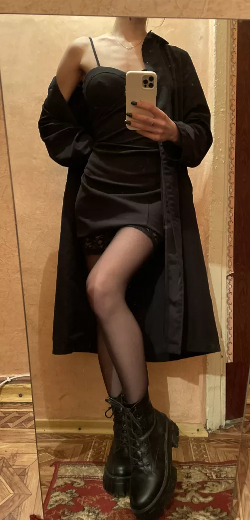 I wonder how many male eyes I can catch if I go out in such an outfit?[F]