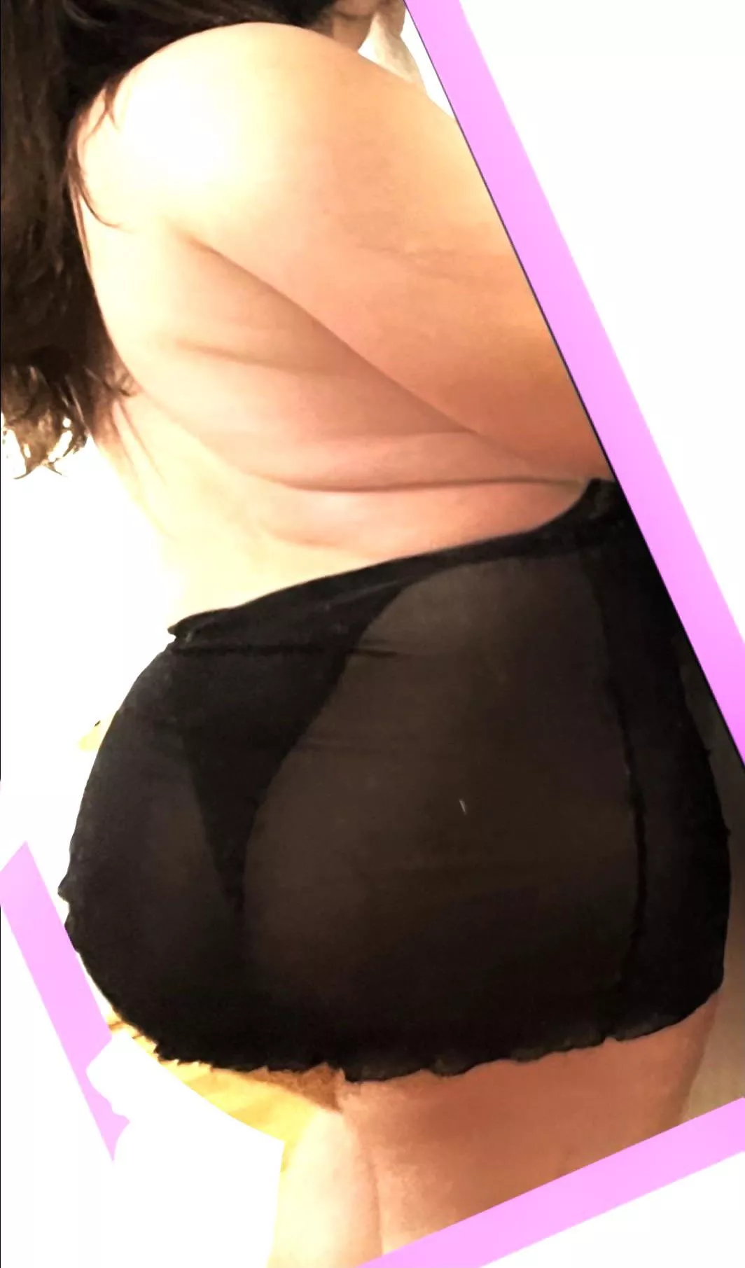 I wonder how many men look at my pictures and jerk off? ? I hope there are at least a few? kik: Leamango167