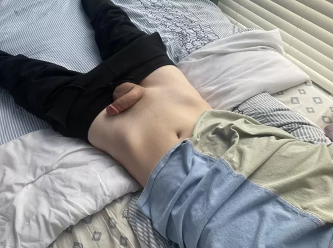 I wonder how many of you want to wake up next to this π€
